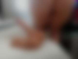 Live cam show with Laurel - Oil on xplaylive.com