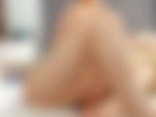 Live cam show with Laurel - Curvy MILF on sexylivex.com