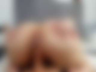 Live cam show with Laurel - Flirt MILF on CamClone
