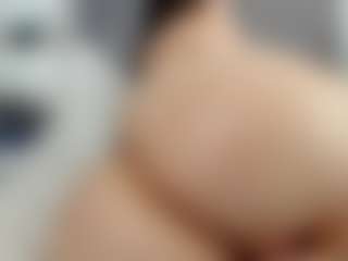 Live cam show with Laurel - Middle Aged on UwU Esports