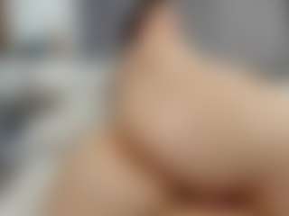 Live cam show with Laurel - Brown Hair on LiveSexCams6