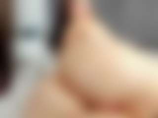 Live cam show with Laurel - Lush Brown Hair on Mixed Magazine Live