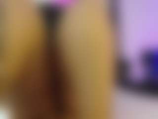 Live cam show with raynastone - Upskirt on Camsoda