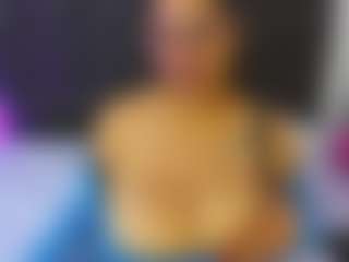 Live cam show with raynastone - Thick on AdultVida.com