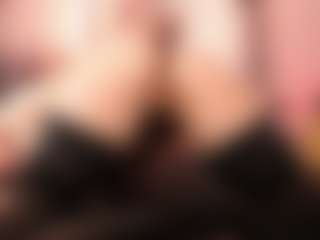 Live cam show with Sarsei - Spank MILF on StripNow