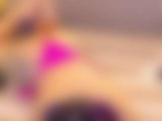 Live cam show with Annie - Average on SpunkLive
