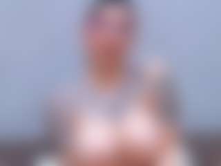 Live cam show with Annie - Cum on AdultVida.com