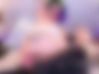 Live cam show with Annie - Shaved Pussy on Camsoda
