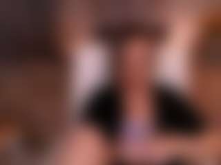 Tilly MILF webcam performer live streaming