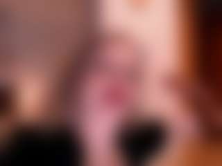 Tilly MILF webcam performer live streaming