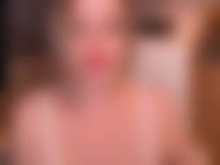Live cam show with Tilly - Lush MILF on StripNow