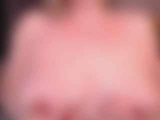 Tilly MILF webcam performer live streaming