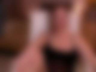 Tilly MILF webcam performer live streaming