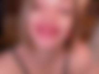 Tilly MILF webcam performer live streaming