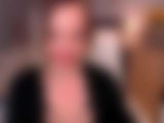 Tilly MILF webcam performer live streaming