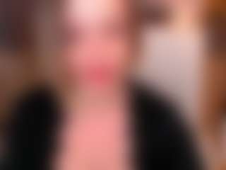 Tilly MILF webcam performer live streaming