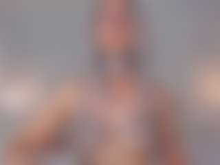Live cam show with helen-moorex - Green Eyes on SquirtSoMuch