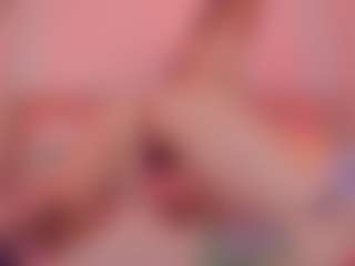 Live cam show with helen-moorex - Athletic on SmokeAndPoke