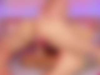 Live cam show with helen-moorex - Camel Toe on Camsoda