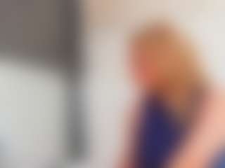 Live cam show with Karissia - Squirt on Fling VIP Chat