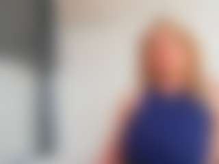 Live cam show with Karissia - MILF on hotwifechat.live