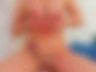 Live cam show with Karissia - Middle Aged on Camsoda