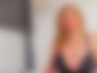 Live cam show with Karissia - MILF on hrnylive.com