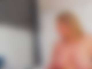 Live cam show with Karissia - MILF on Sweet Sext