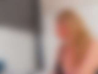 Live cam show with Karissia - MILF on Milf Play