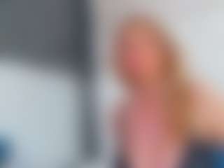 Live cam show with Karissia - Curvy on Pornisteam.com