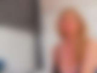 Live cam show with Karissia - Blonde Hair on Camsoda