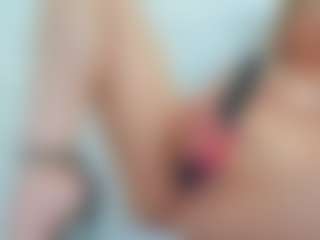 Live cam show with Karissia - MILF on Camsoda