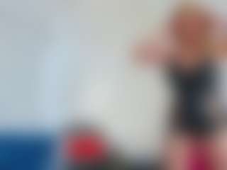 Karissia MILF webcam performer live streaming