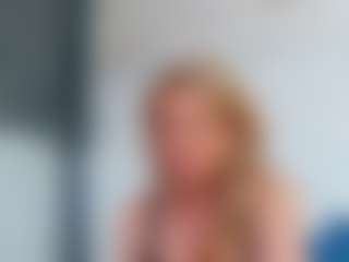 Live cam show with Karissia - Sexcam on friskycurves.com