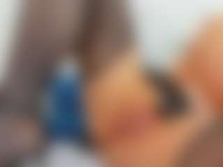Live cam show with Karissia - Squirt on Camsoda