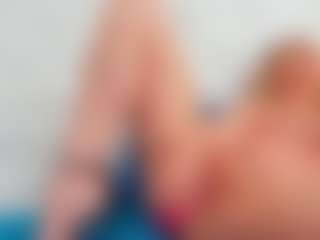 Karissia MILF webcam performer live streaming