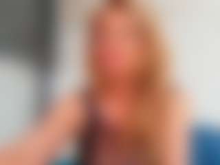 Live cam show with Karissia - Mature on SquirtSoMuch