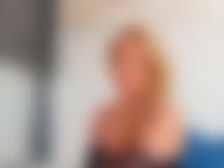 Live cam show with Karissia - Mature on CamwithHer