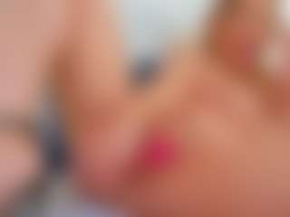 Live cam show with Karissia - Striptease on SinfulBabes