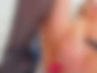 Live cam show with Karissia - Curvy on CamClone
