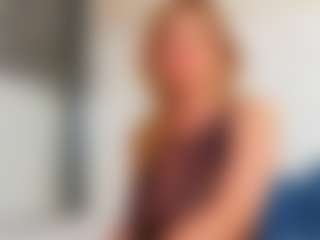 Karissia MILF webcam performer live streaming