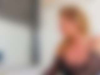 Karissia MILF webcam performer live streaming