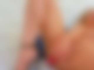 Karissia MILF webcam performer live streaming