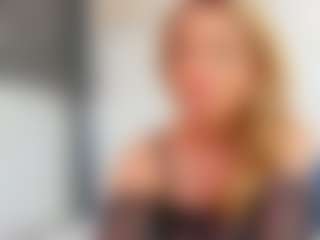 Live cam show with Karissia - Middle Aged on Uber Horny