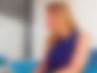 Karissia MILF webcam performer live streaming