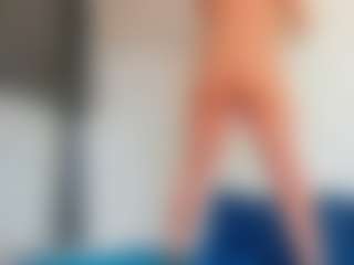 Live cam show with Karissia - Toys on Camiplay Live