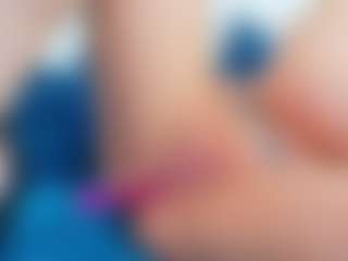 Live cam show with Karissia - Striptease on Camsoda