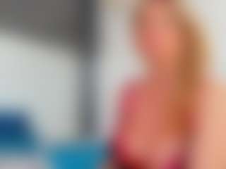 Live cam show with Karissia - Middle Aged on Camsoda