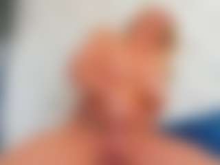 Live cam show with Karissia - Sexwebcam Mature on CamwithHer