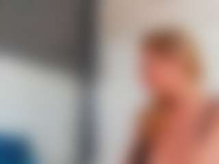 Live cam show with Karissia - Blonde Hair MILF on Dolls Live